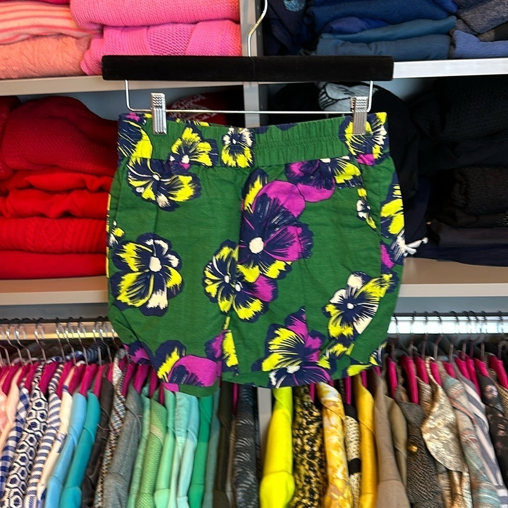 J Crew green with yellow/purple flowers 5” shorts size 0